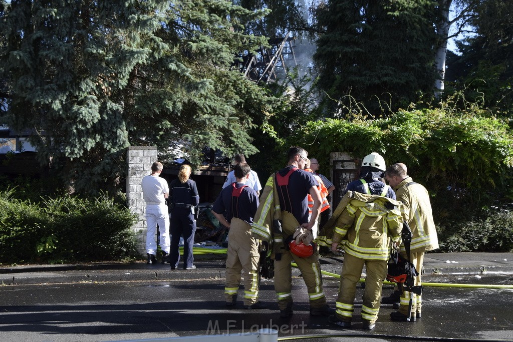 Grossfeuer Einfamilienhaus Siegburg Muehlengrabenstr P1308.JPG - Miklos Laubert